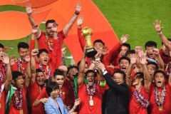 中超积分榜风云：成都蓉城登顶，保级区战局激烈